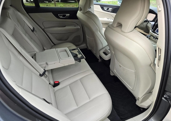 Volvo V60 Cross Country cena 162500 przebieg: 66000, rok produkcji 2020 z Warszawa małe 121